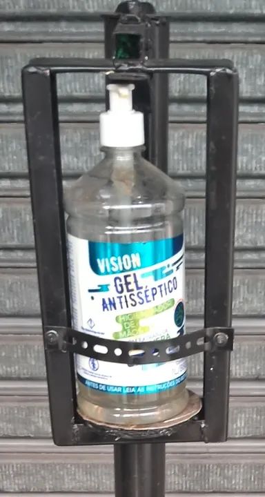 Dispenser para álcool em gel com pedal