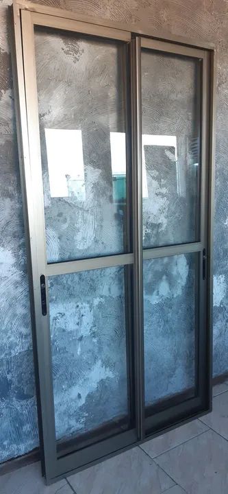 Porta de correr em alumínio, nova! Cor bronze