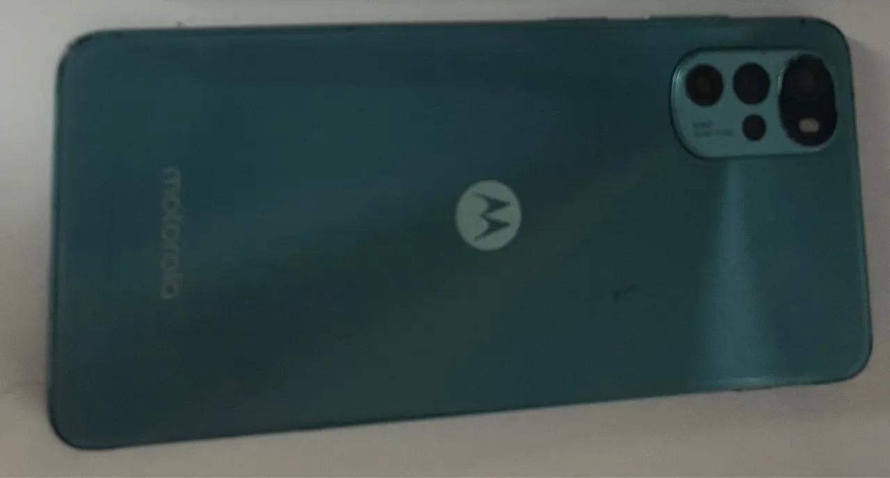 Moto g22 tela trincada mas funciona tudo