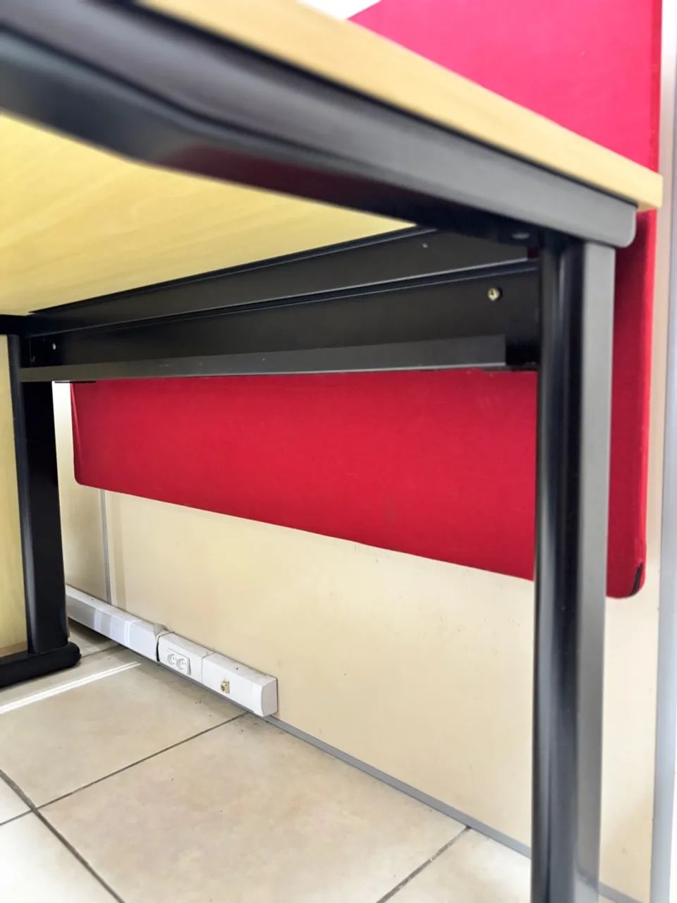MESA COM GAVETEIRO ALBERFLEX ESTADO ÍNTEGRO MESA 120Cm gav 40Cm  - Foto 2