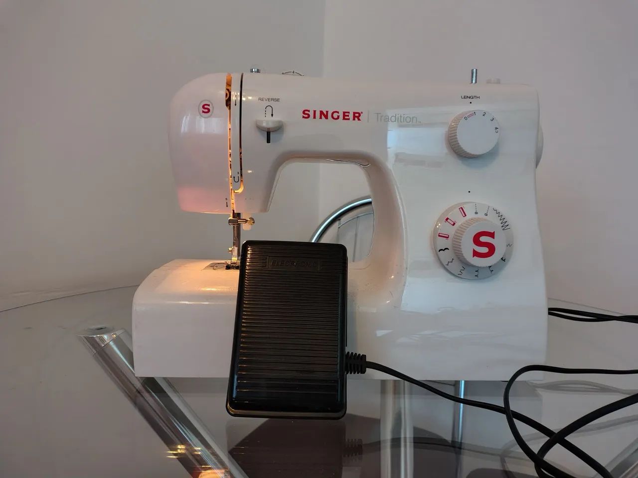 Máquina de costura pouco usada - Foto 4