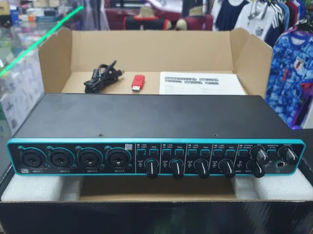 Interface de áudio U-Phoria UMC404HD 100V/240V 2ª geração - Foto 4