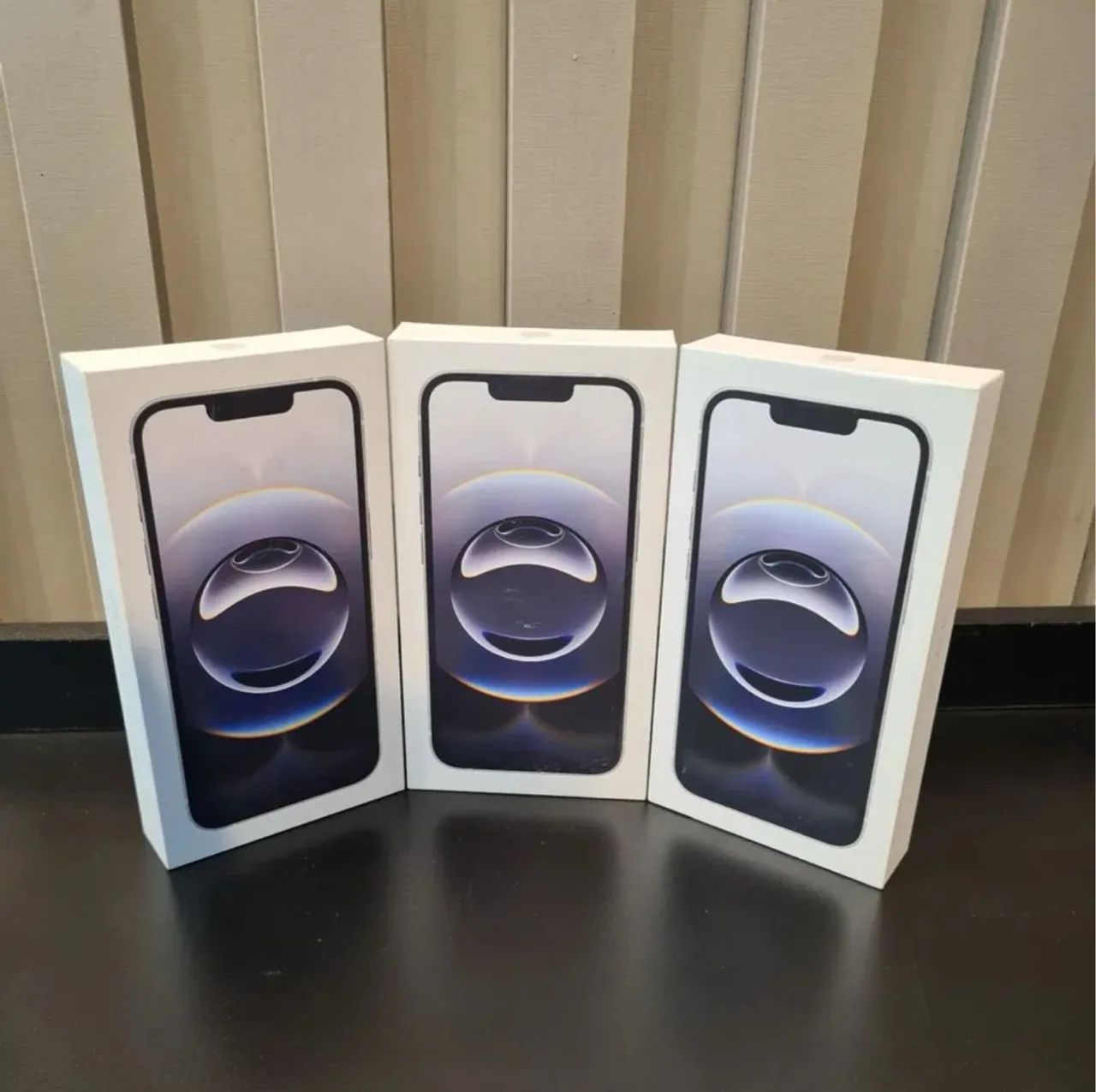 Iphone 16e 128GB e 256GB LACRADOS PRETO E BRANCO - 1 Ano de Garantia Apple!!!
