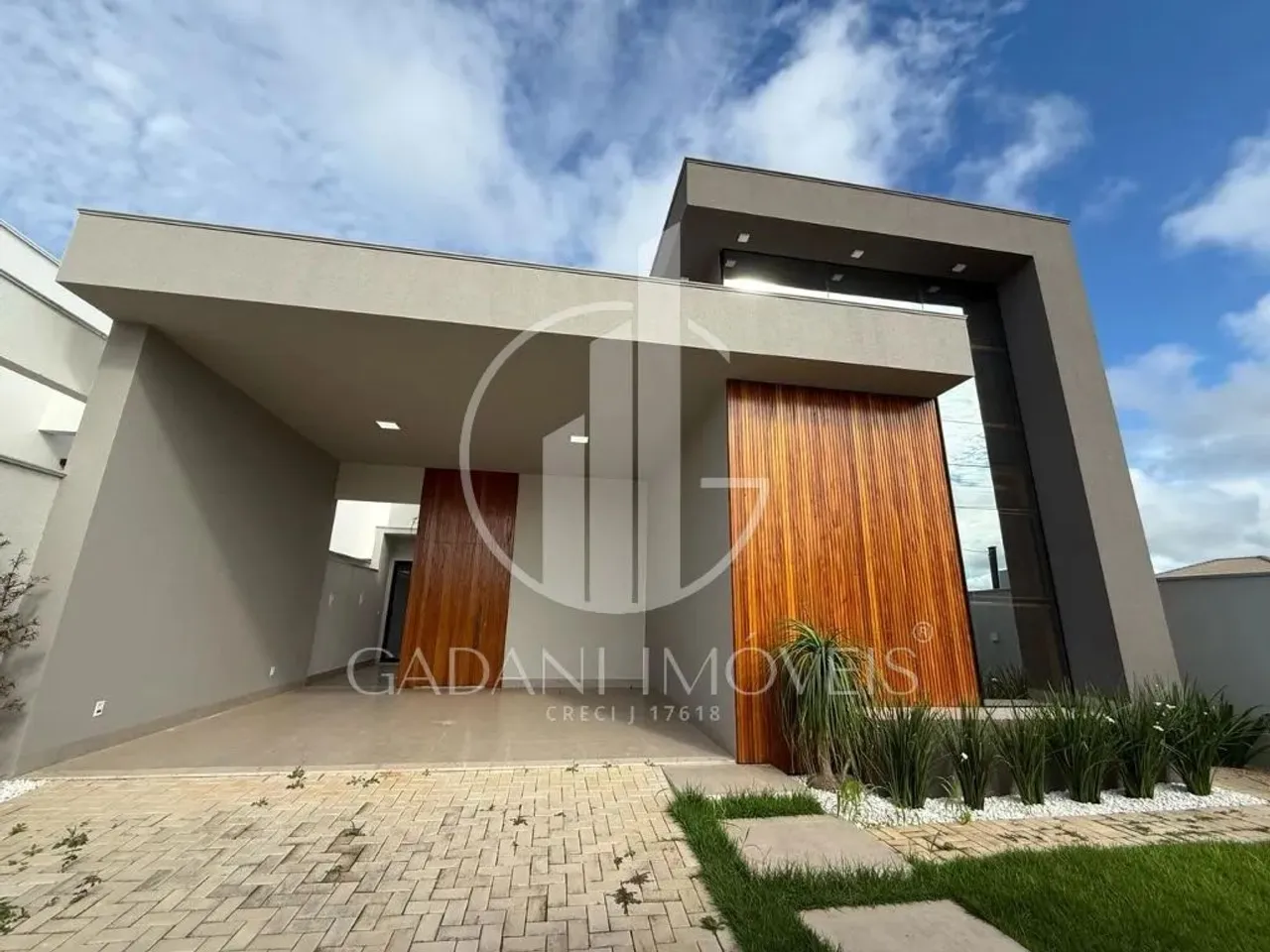 CASA DISPONÍVEL PARA LOCAÇÃO NO AQUARELA DAS ARTES - SINOP MT