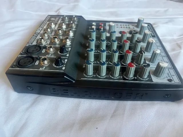 Mesa Behringer Xenyx 802  - Foto 4