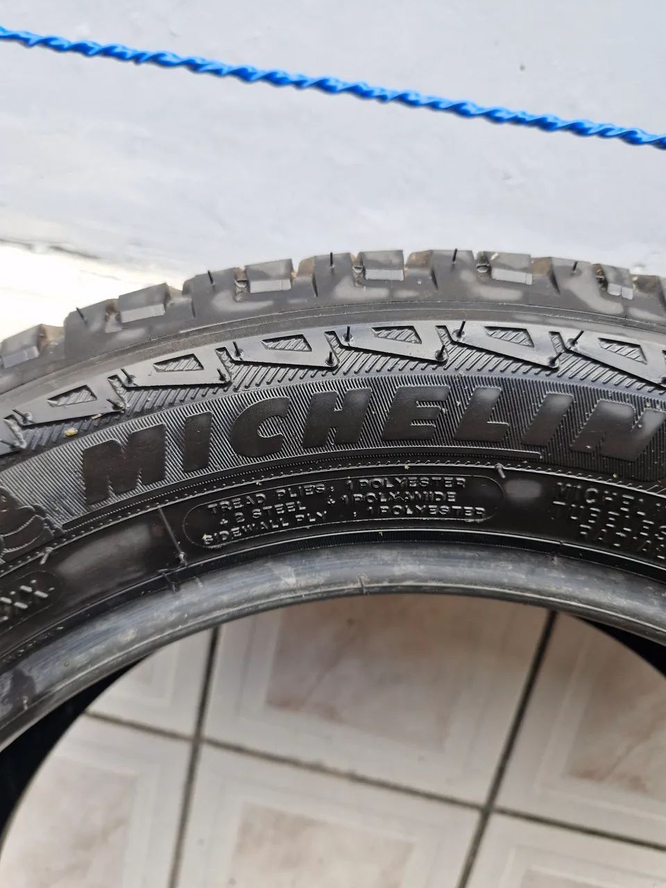 Pneu Michelin 195/60 R16 - Foto 2