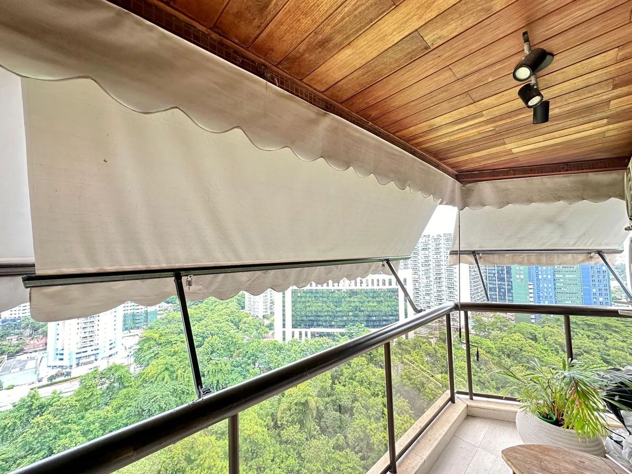 Toldos retráteis para proteção de varanda - Foto 4