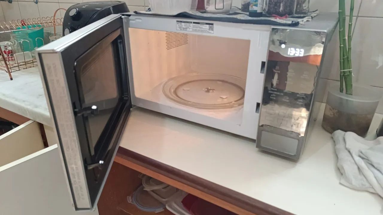 Micro-ondas com Design Moderno e Eficiência