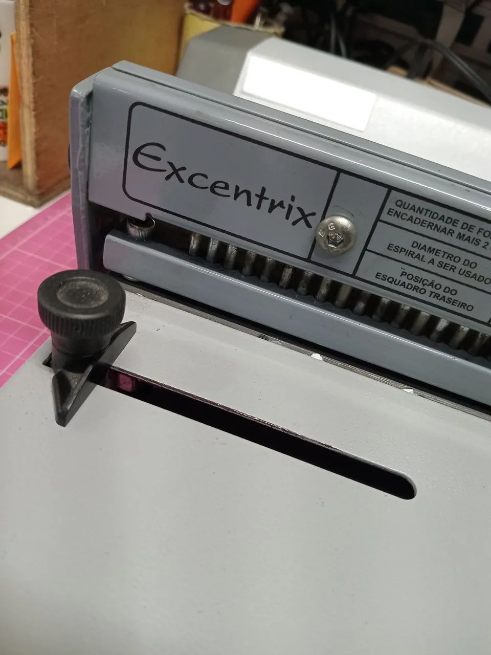 Encadernadora Perfuradora Excentrix usada