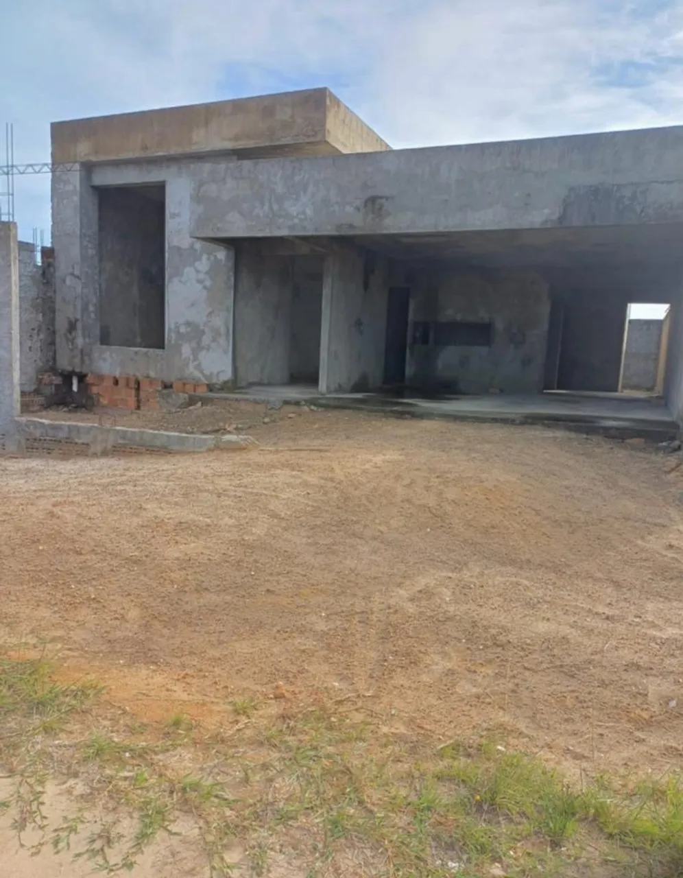Casa em construção na caueira