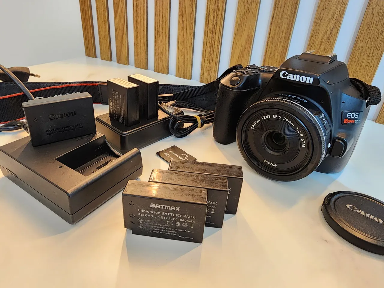 Canon EOS Rebel SL3 + Lente 24mm