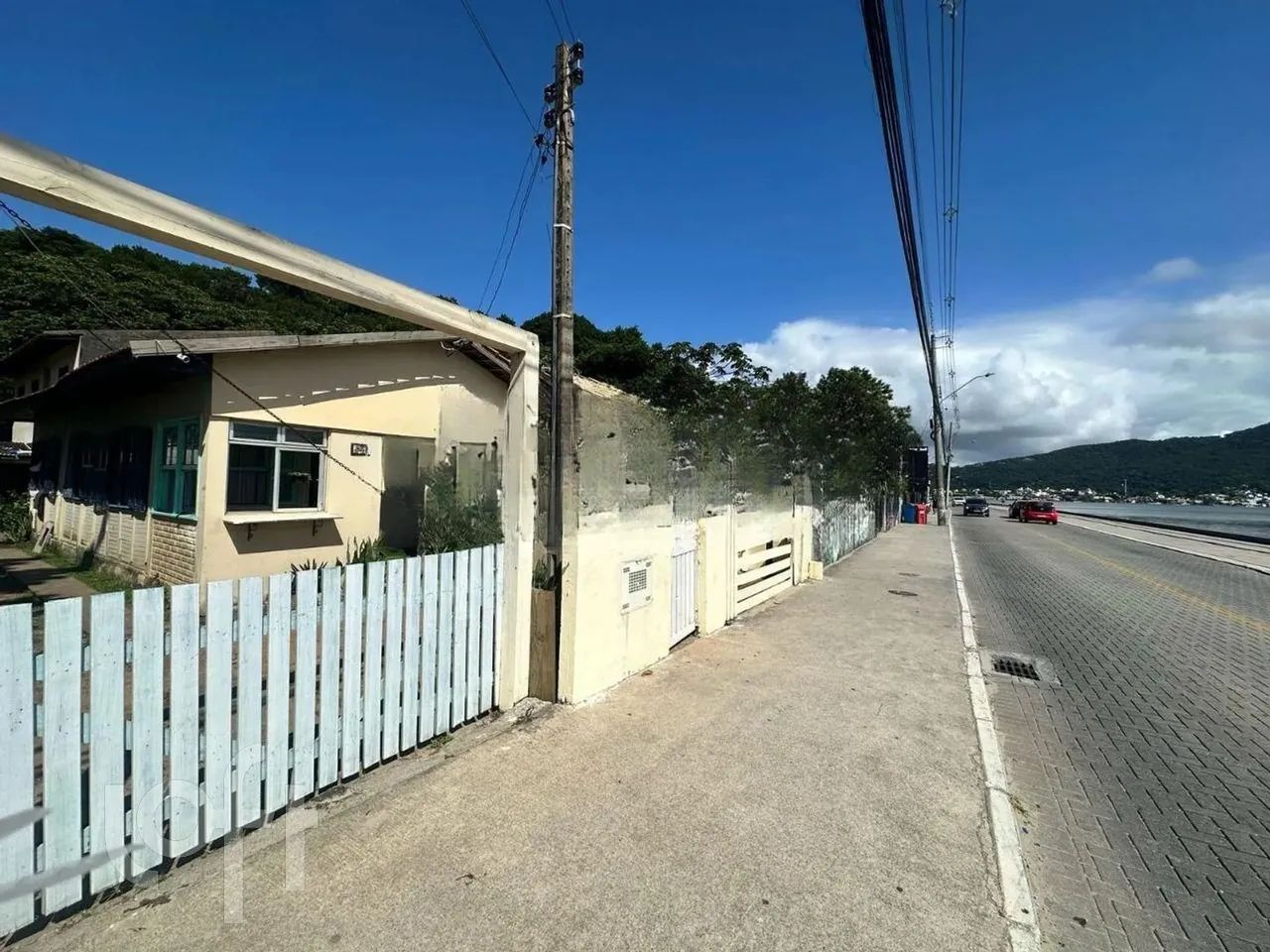 Casa de Madeira frente pra Lagoa da Conceição na Avenida das Rendeiras - Foto 2