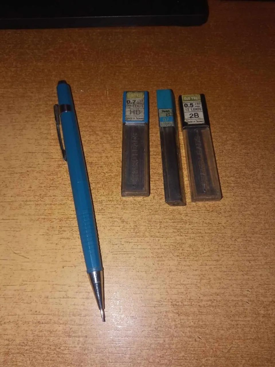 Lapiseira 0.7 e 40 Grafites