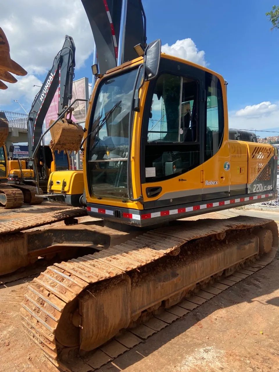 Escavadeira Hyundai R220 - Foto 3