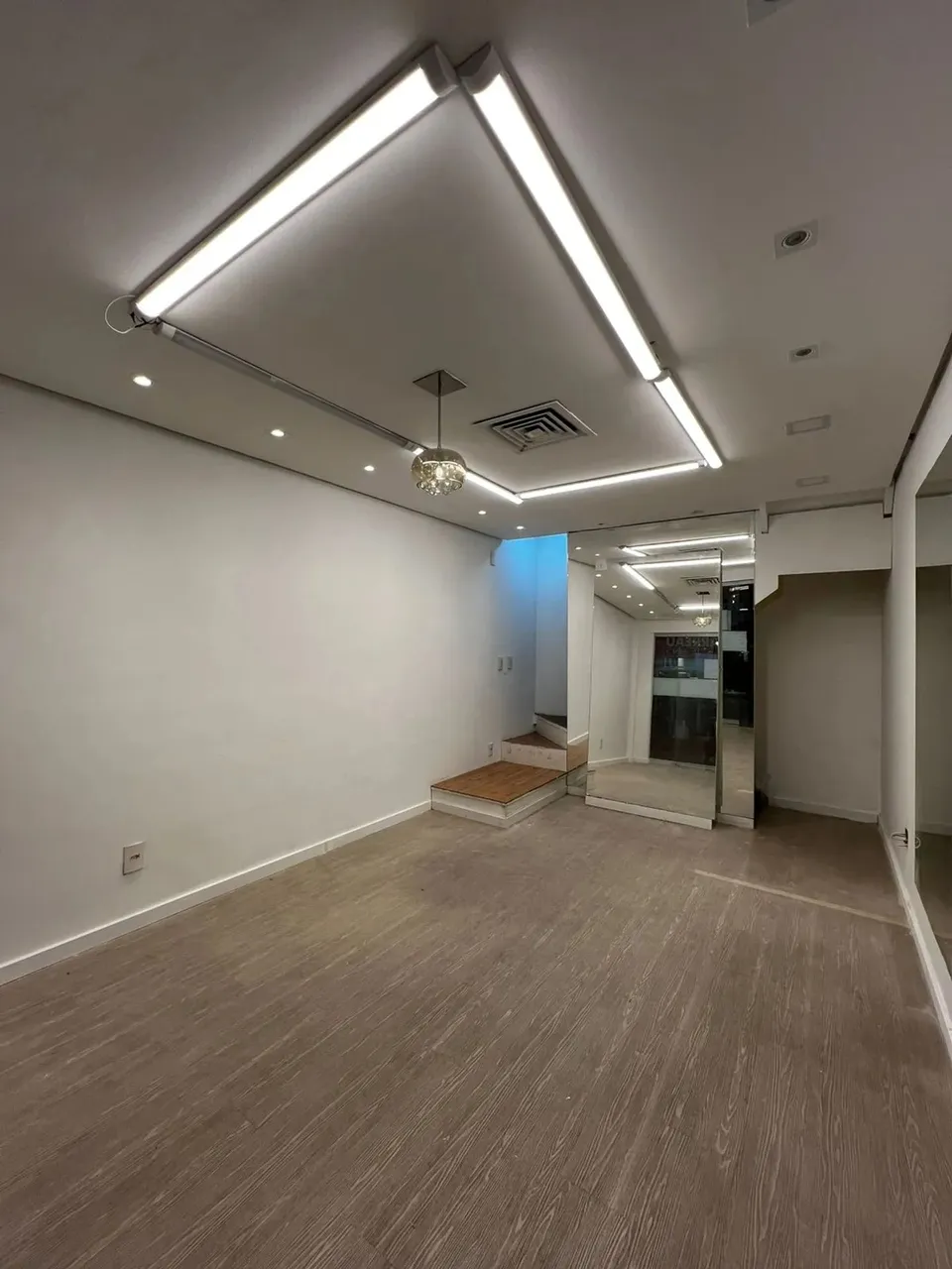 Shopping para aluguel com 34 metros quadrados com 2 quartos em Praia do Canto - Vitória -
