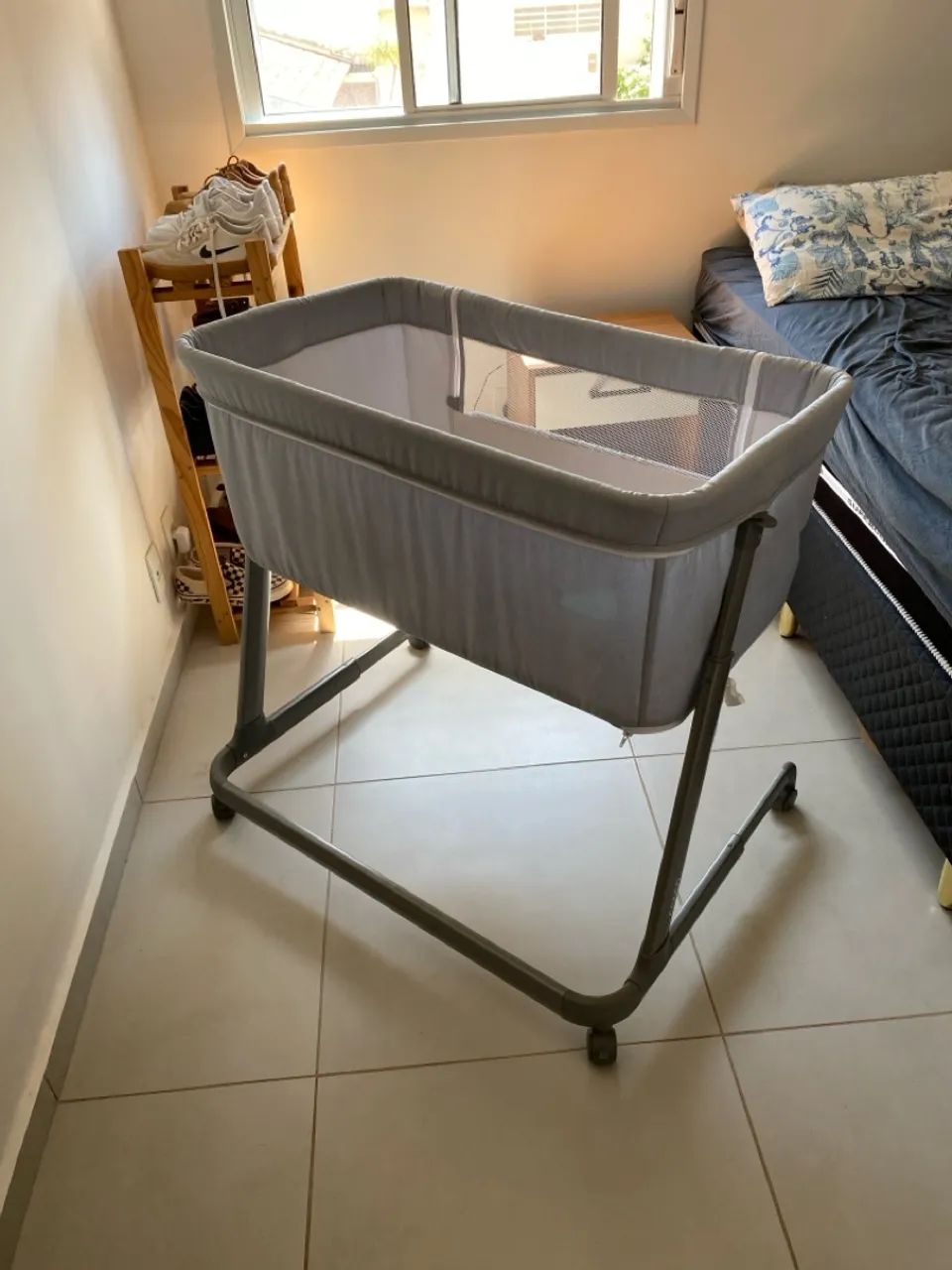 Berço Cosco Co bed Pluggy 0 a 9 kg - cinza claro  - Foto 5