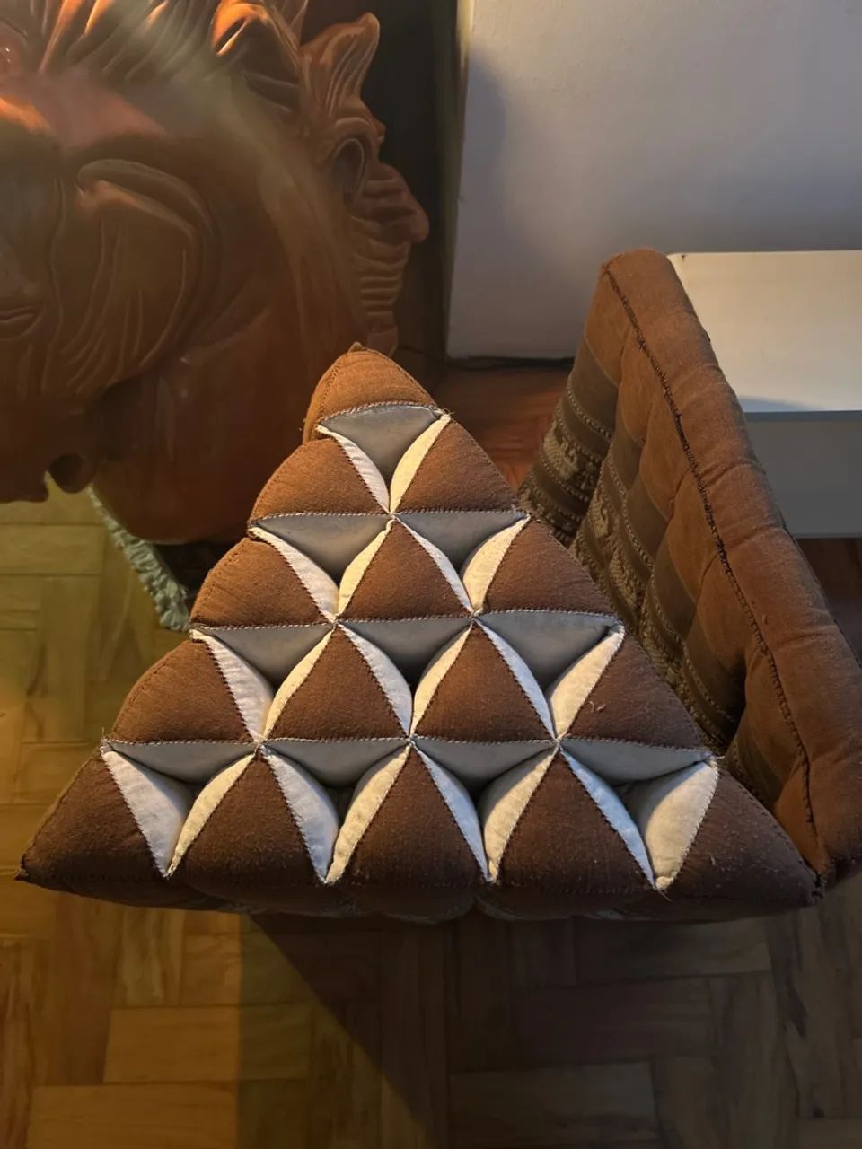 Almofada/Colchão Tailandês Triangular - Conforto e Estilo - Foto 4