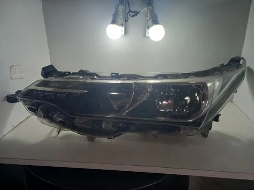 Farol esquerdo Toyota Corolla xei 2017