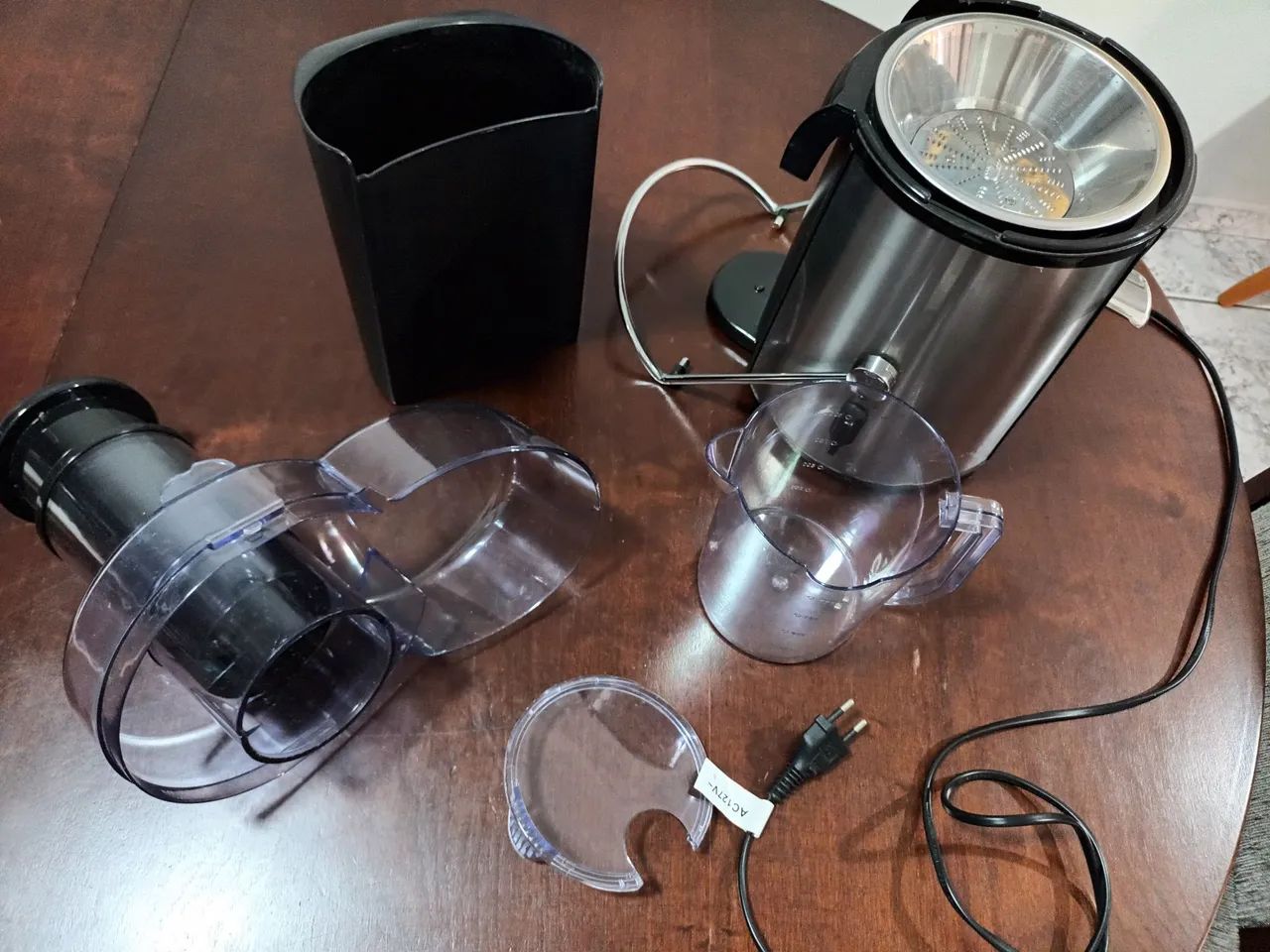Extrator de Suco Elétrico - pouco uso