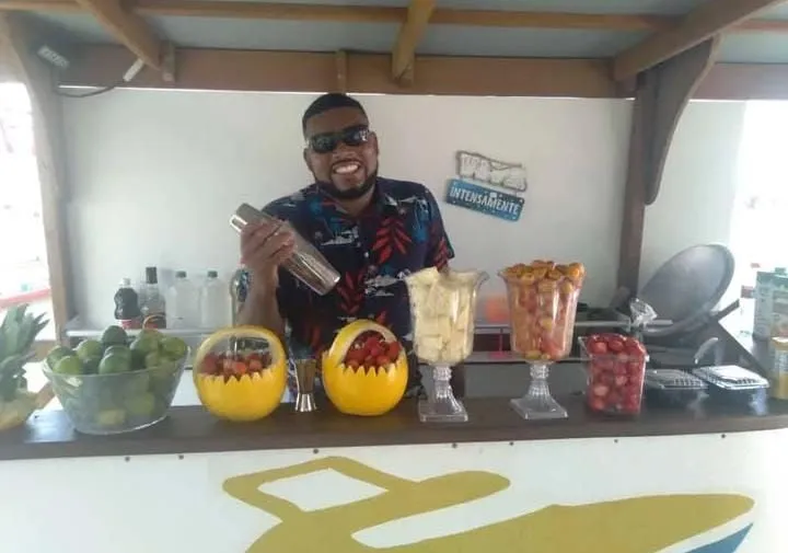 Barman Bartende churrasqueiro Garçom