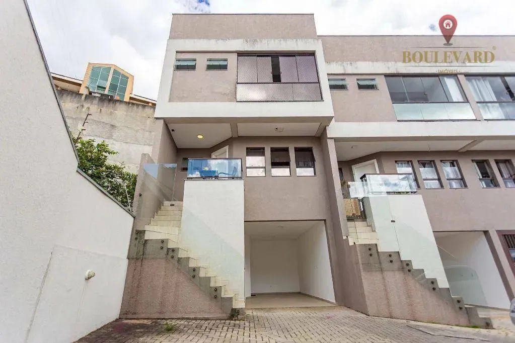 Sobrado em condomínio fechado com 3 dormitórios à venda, 138 m² por R$ 960.000 - Guabirotu
