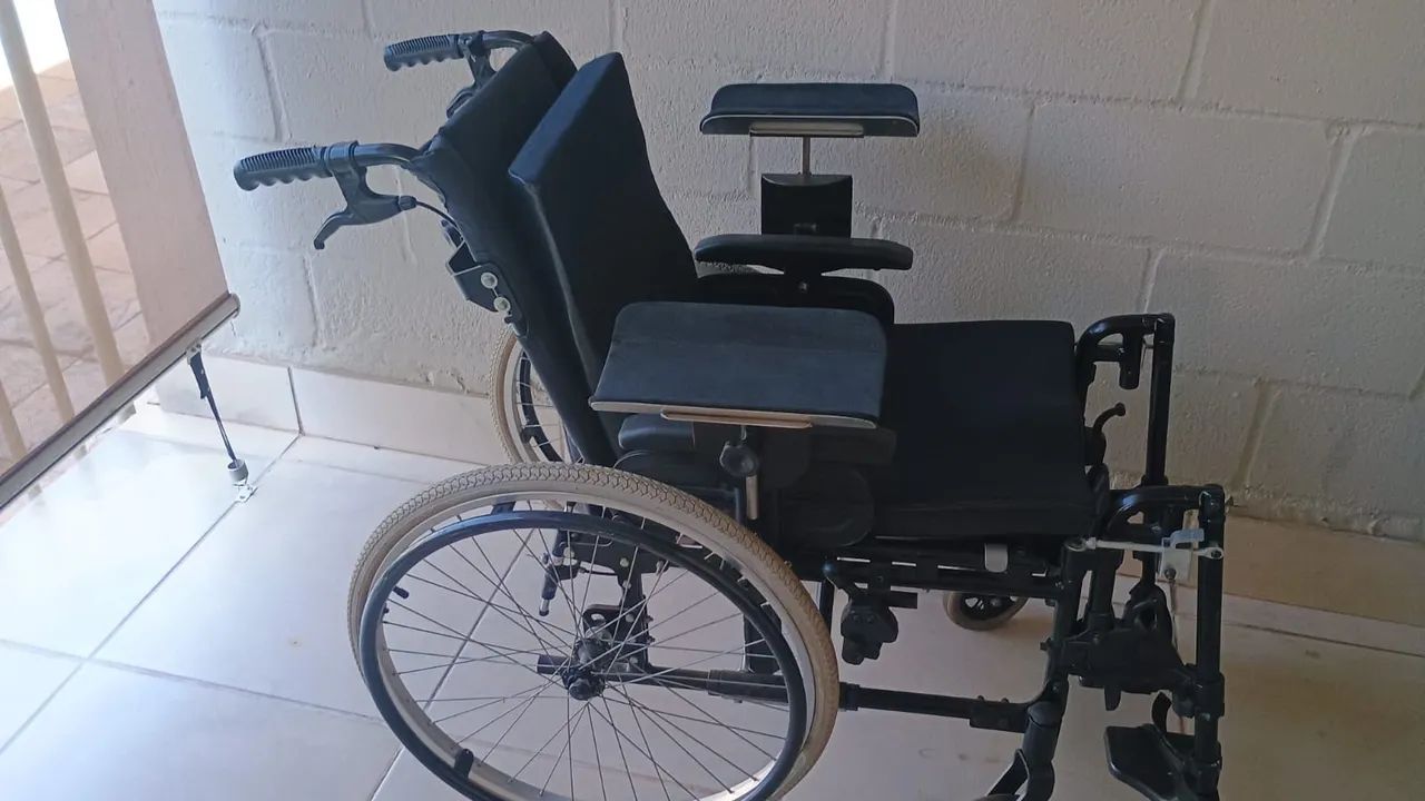 Cadeira de rodas adaptada e reclinável ORTROBRÁS  - Foto 3