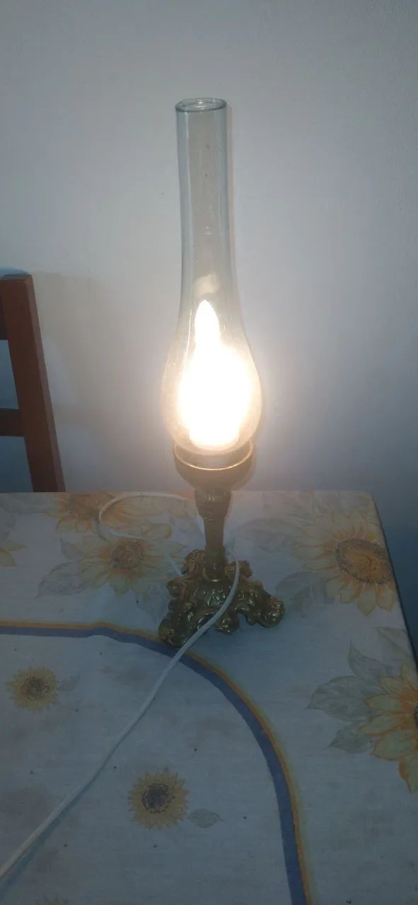 Abajour antigo de bronze com cupula de vidro  - Foto 4