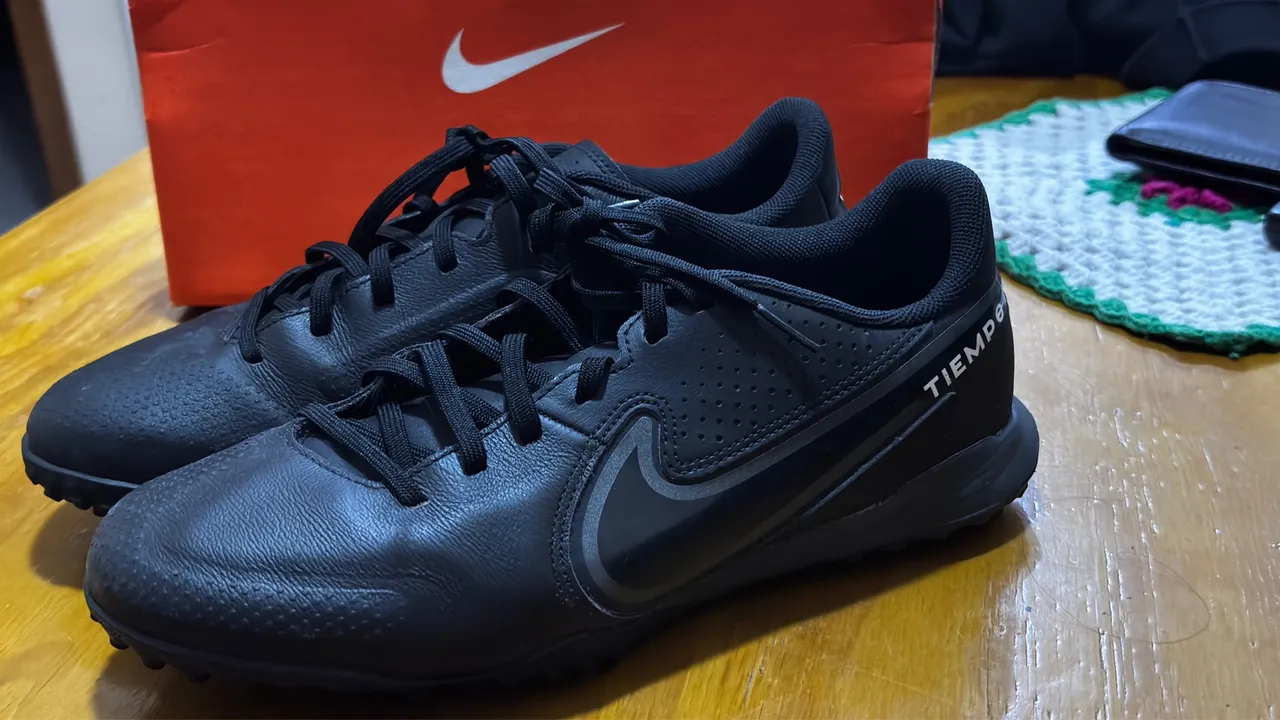 Chuteira society Nike legend 9 academy tf