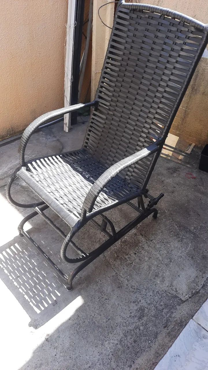 Selling well-maintained rocking chair for R$ 200.00 — selling quickly! Contact via WhatsApp *2764750751191681121