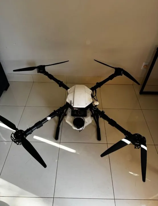 Drone Agrícola de Pulverização DJI 10 litros