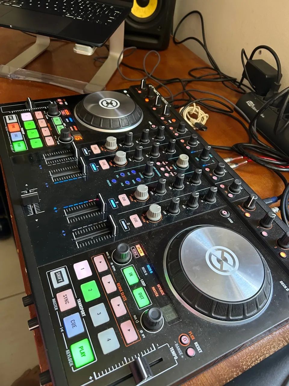 Controladora DJ Traktor Kontrol S4 + Bag + Licença - Foto 2