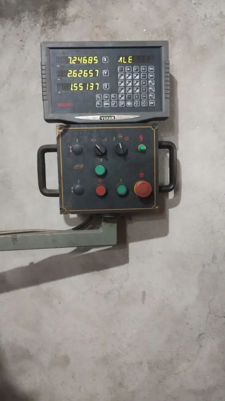 Fresadora Industrial  veker iso 30 muito nova - Foto 4