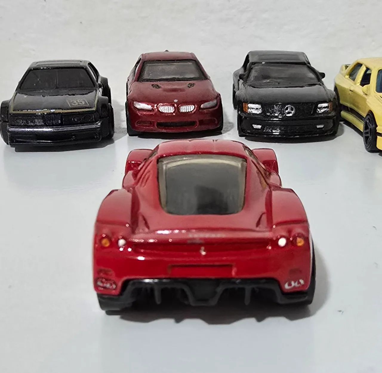 Vendo hot wheels Ferrari Enzo  - Foto 3