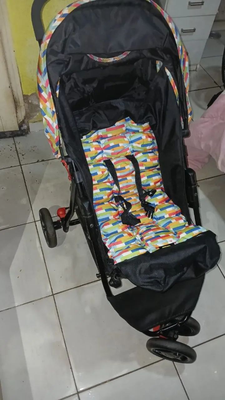 Carrinho de Bebê Compacto e Colorido - Foto 2