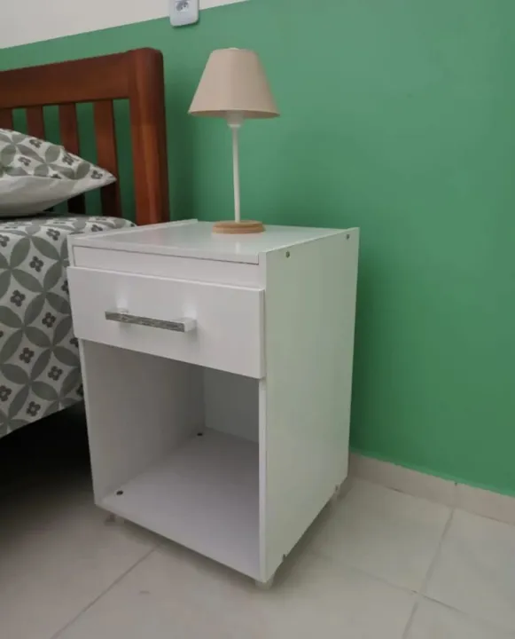 Mesa de Cabeceira Zacarias na cor branca toda no MDF 15 mm com 1 gaveta