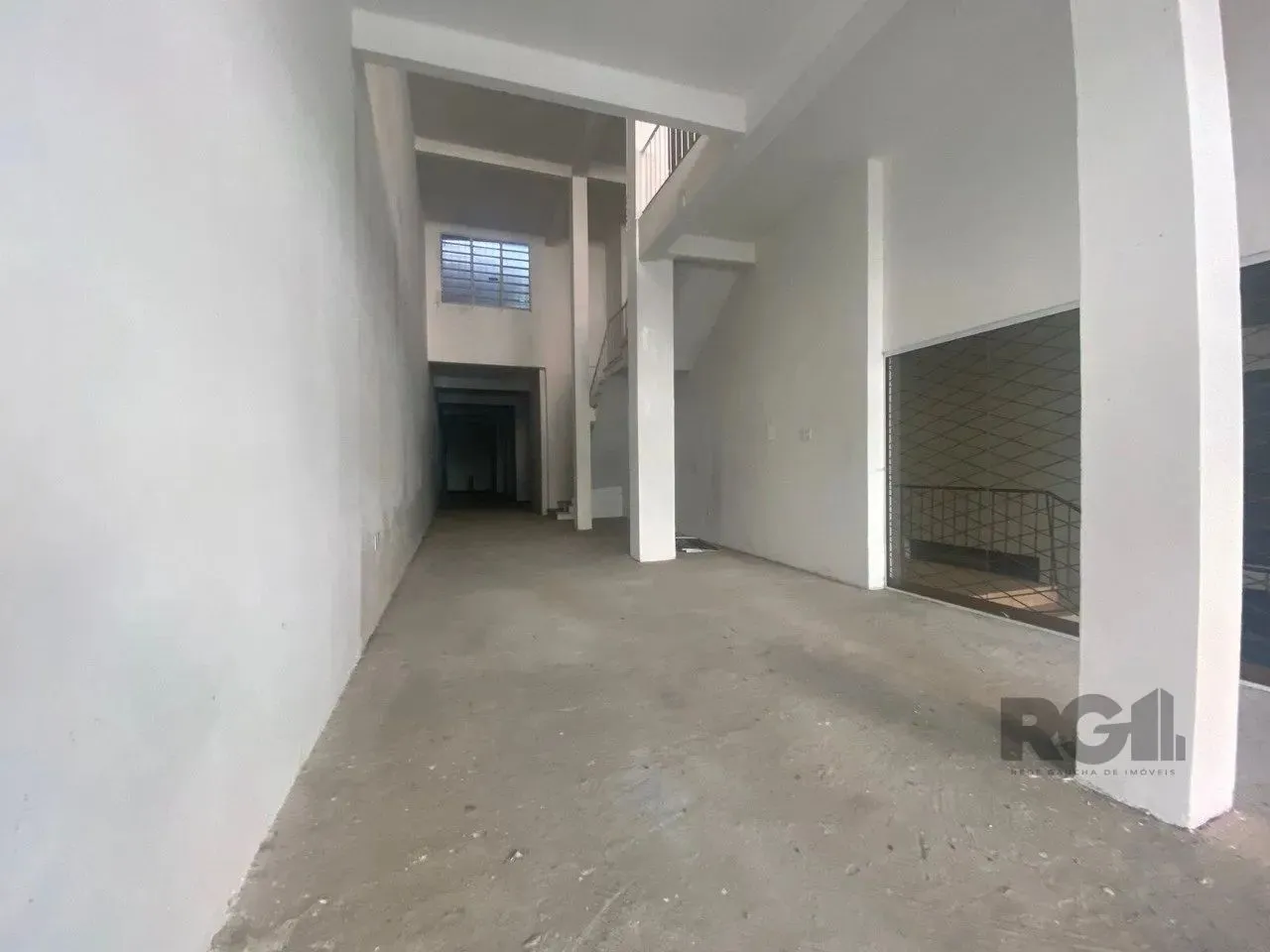 Ponto Comercial/Loja para Aluguel no Bairro Floresta com Área de 485 m² Disponível