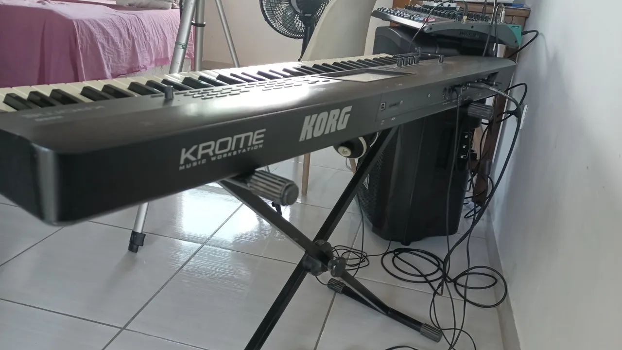 Teclado Korg Krome Music Workstation