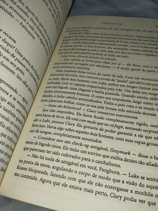 Livro Cidade dos ossos - Foto 2