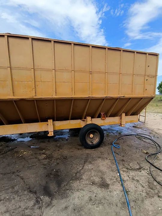 Graneleiro estacionário 