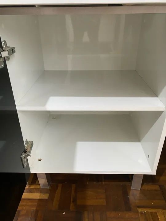 Mesinha com armário 