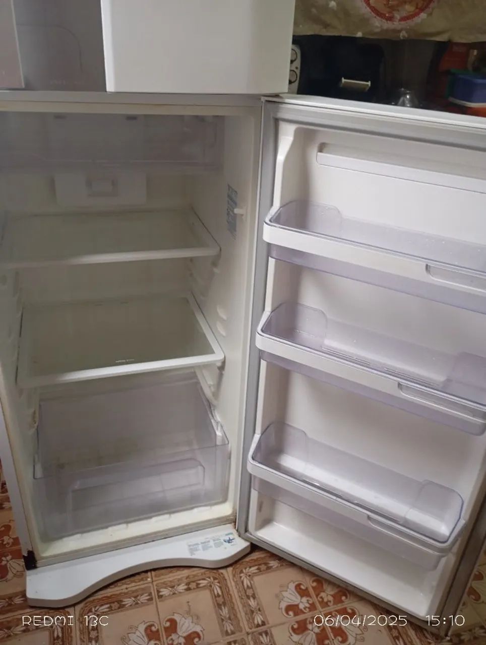 Vendo geladeira com defeito - Foto 3