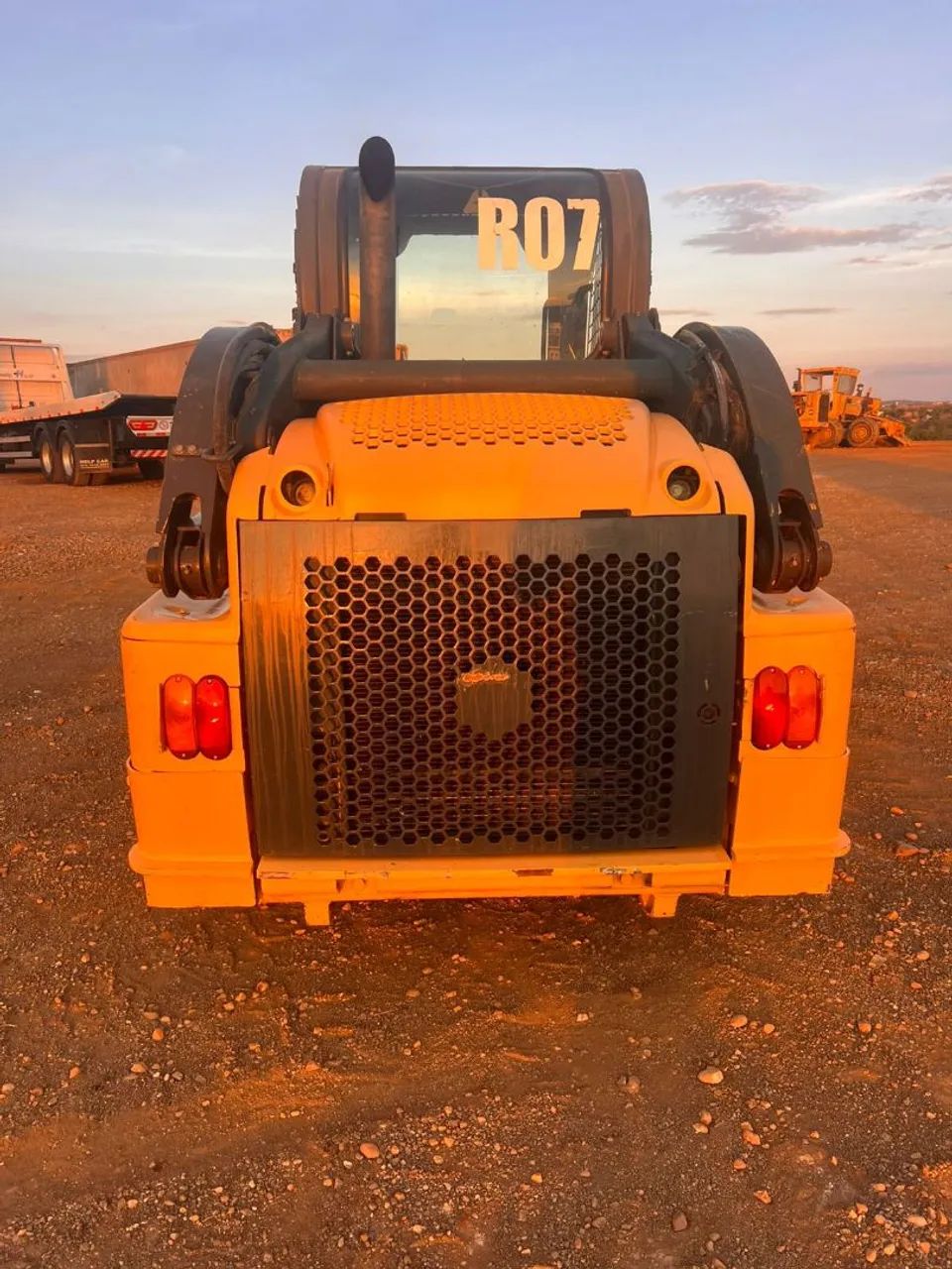 Mini Pá Carregadeira New Holland L218 - Foto 4
