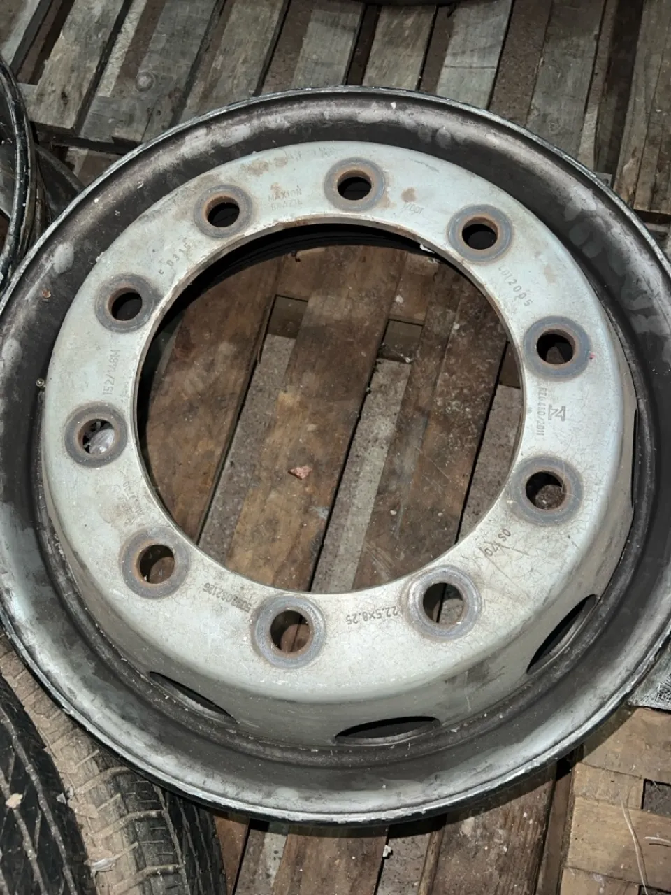 2 Rodas Maxion 22.5x8.25 para Caminhão Volvo