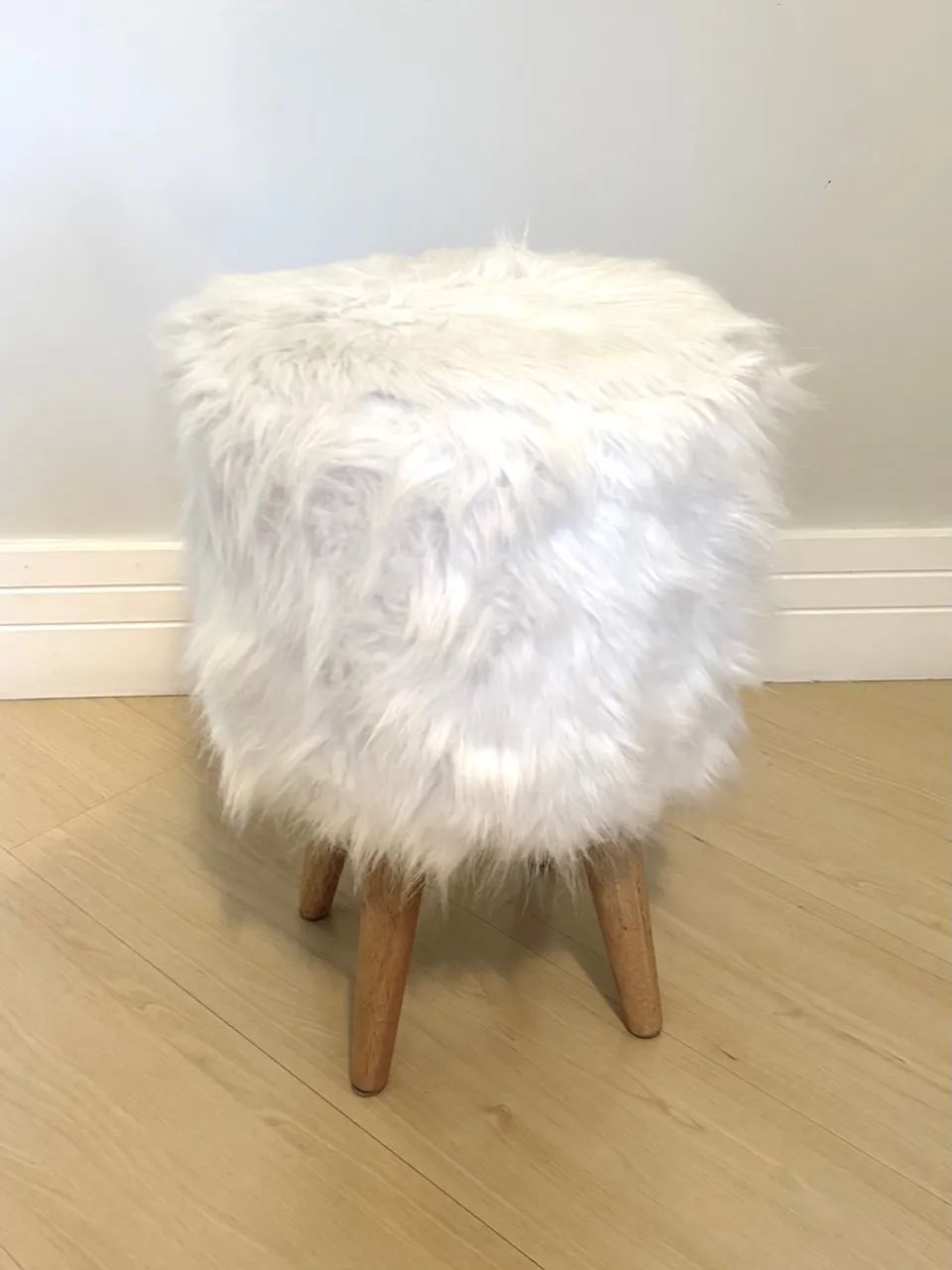 Banqueta Pelúcia Branca Moderna64739861246338120