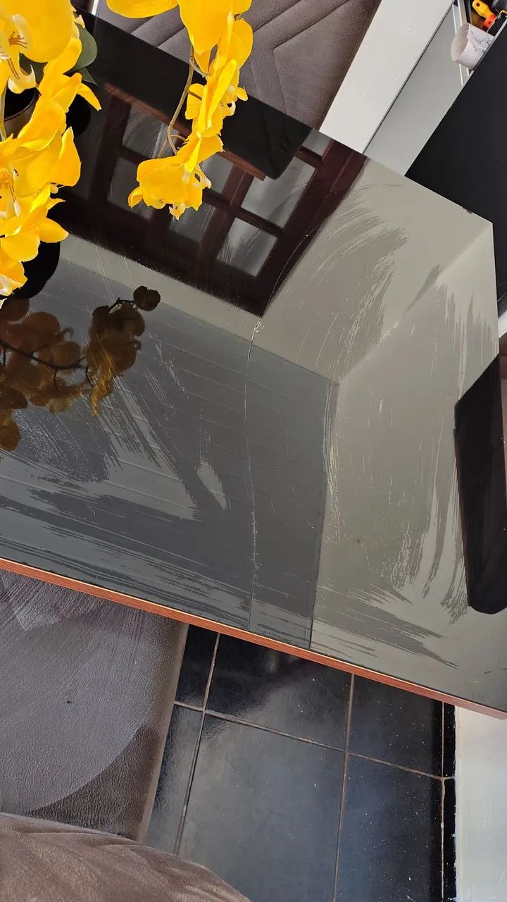 Mesa tampo de vidro com 6 cadeiras de madeira  - Foto 4