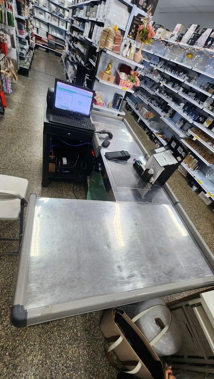 Caixa check-out seminovo em metal 1,90mt de comprimento x 1mt largura - Foto 3