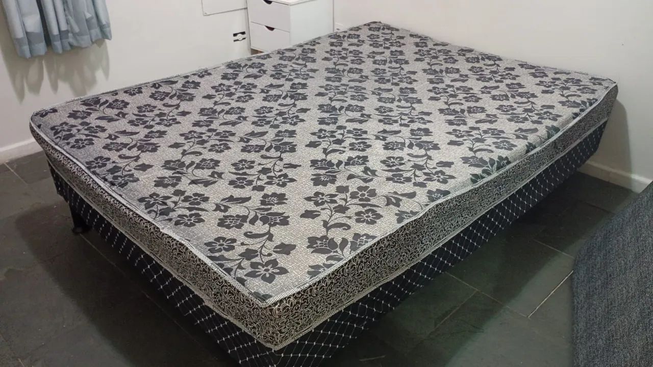 Cama casal, só a base 