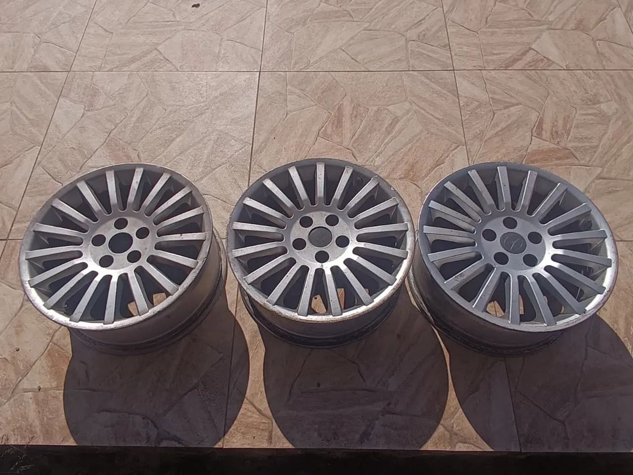 Cj 4 rodas carro Jac J5 aro 17 original 