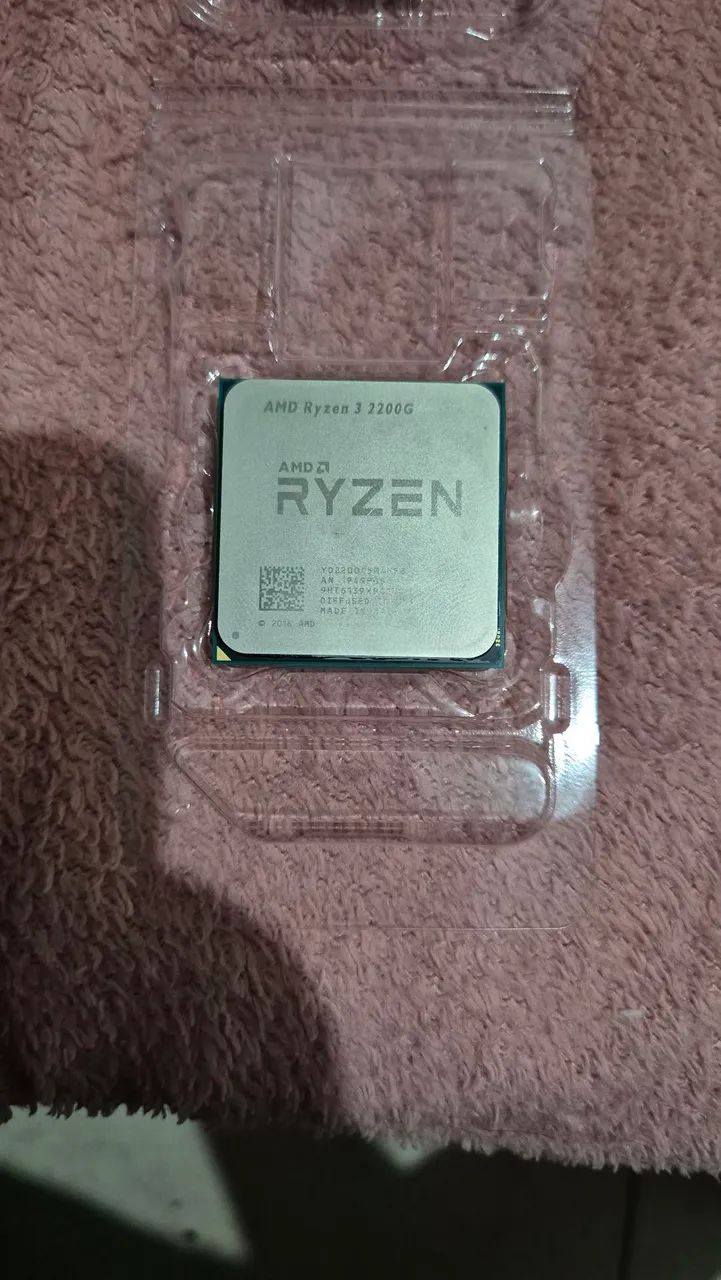 Vendo Processador Ryzen 3 2200G + Cooler box AMD 