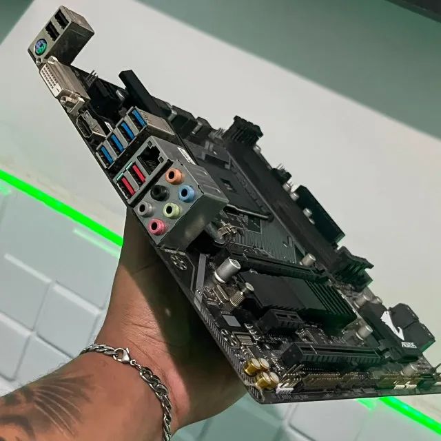 Placa-mãe Gigabyte B450 AORUS M (OEM) - Socket AM4 - Testada e Funcionando - Foto 2